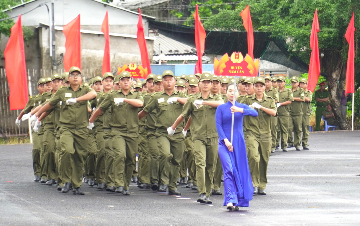 Ngày 1/7, UBND tỉnh Cà Mau tổ chức lễ ra mắt lực lượng tham gia bảo vệ an ninh trật tự (ANTT) ở cơ sở. Đến dự có ông Bùi Tuấn Quang - Phó trưởng Ban Dân vận Trung ương. Ngày 1/7, UBND tỉnh Cà Mau tổ chức lễ ra mắt lực lượng tham gia bảo vệ an ninh trật tự (ANTT) ở cơ sở. Đến dự có ông Bùi Tuấn Quang - Phó trưởng Ban Dân vận Trung ương.
