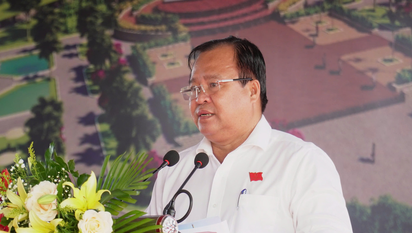 Ông Nguyễn Minh Luân - Phó Chủ tịch UBND tỉnh Cà Mau - phát biểu tại lễ khởi công. Ông Nguyễn Minh Luân - Phó Chủ tịch UBND tỉnh Cà Mau - phát biểu tại lễ khởi công.