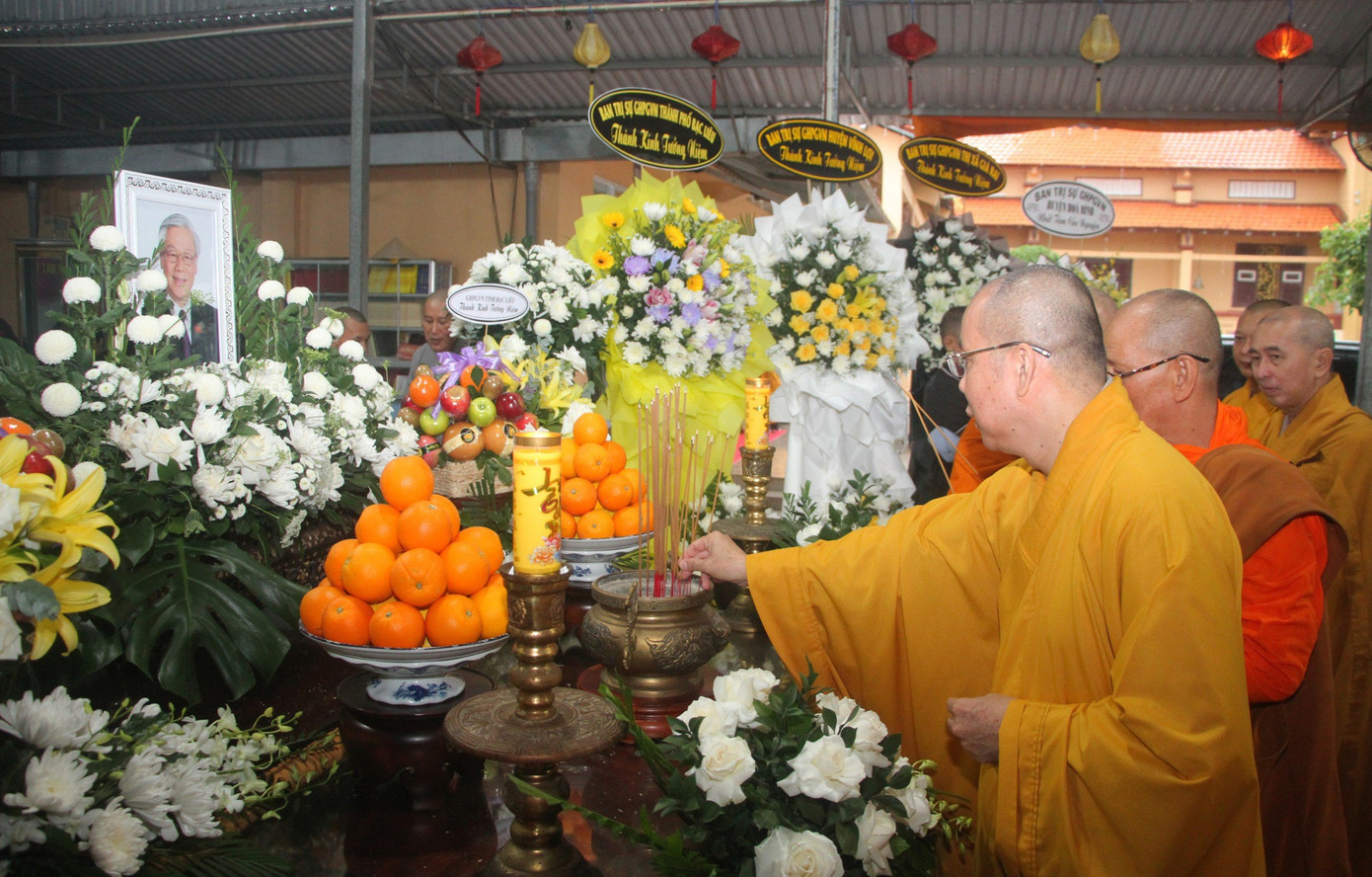 Giáo hội Phật giáo tỉnh Bạc Liêu thực hiện nghi lễ dâng hương tưởng niệm Tổng Bí thư Nguyễn Phú Trọng.