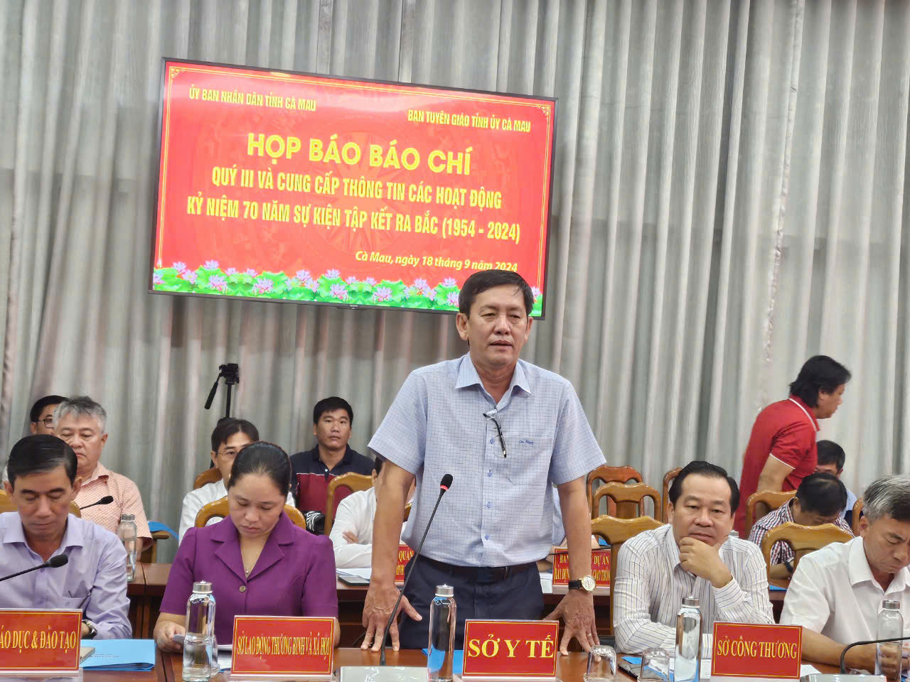 Ông Dư Minh Hùng - Giám đốc Sở Y tế Cà Mau trả lời câu hỏi của PV Tiền Phong.