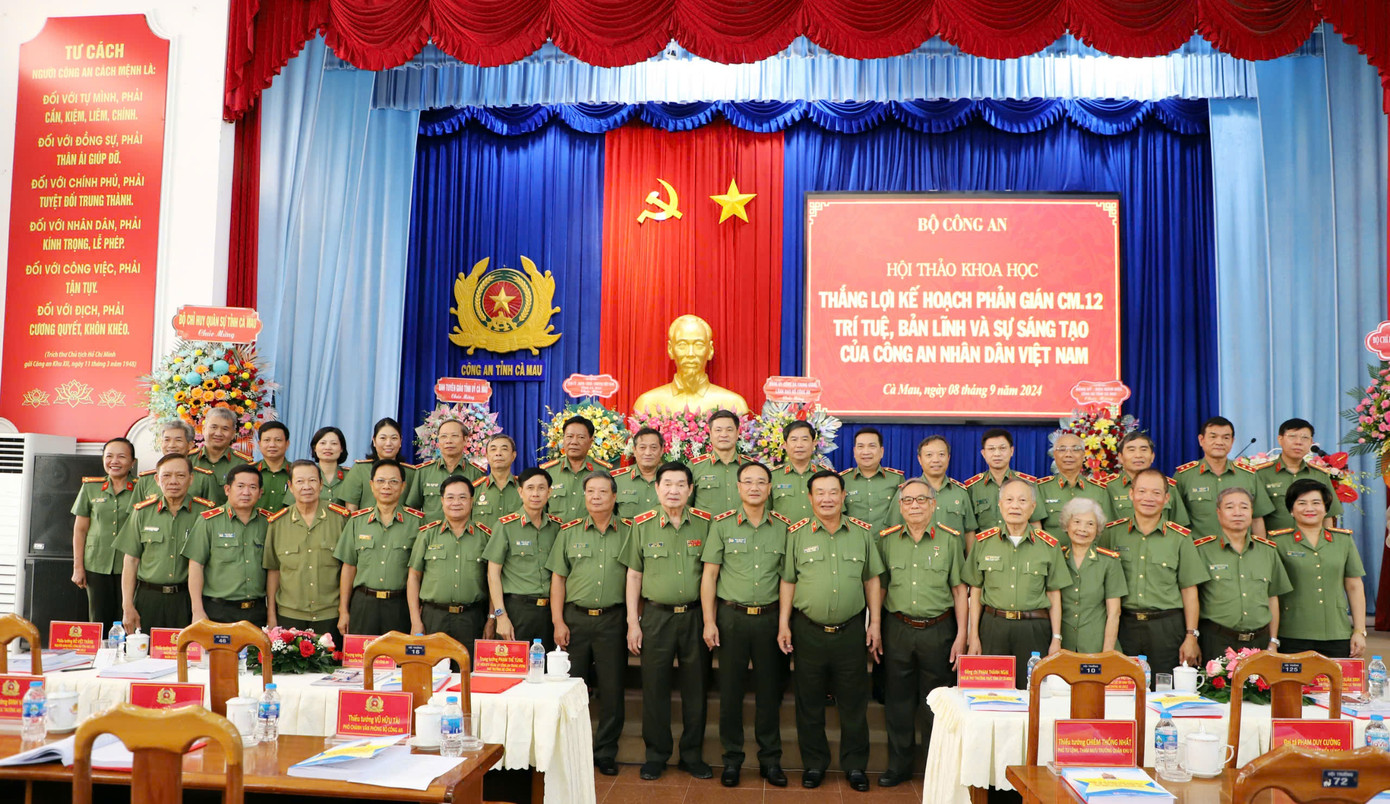 Các đại biểu tham dự hội thảo.