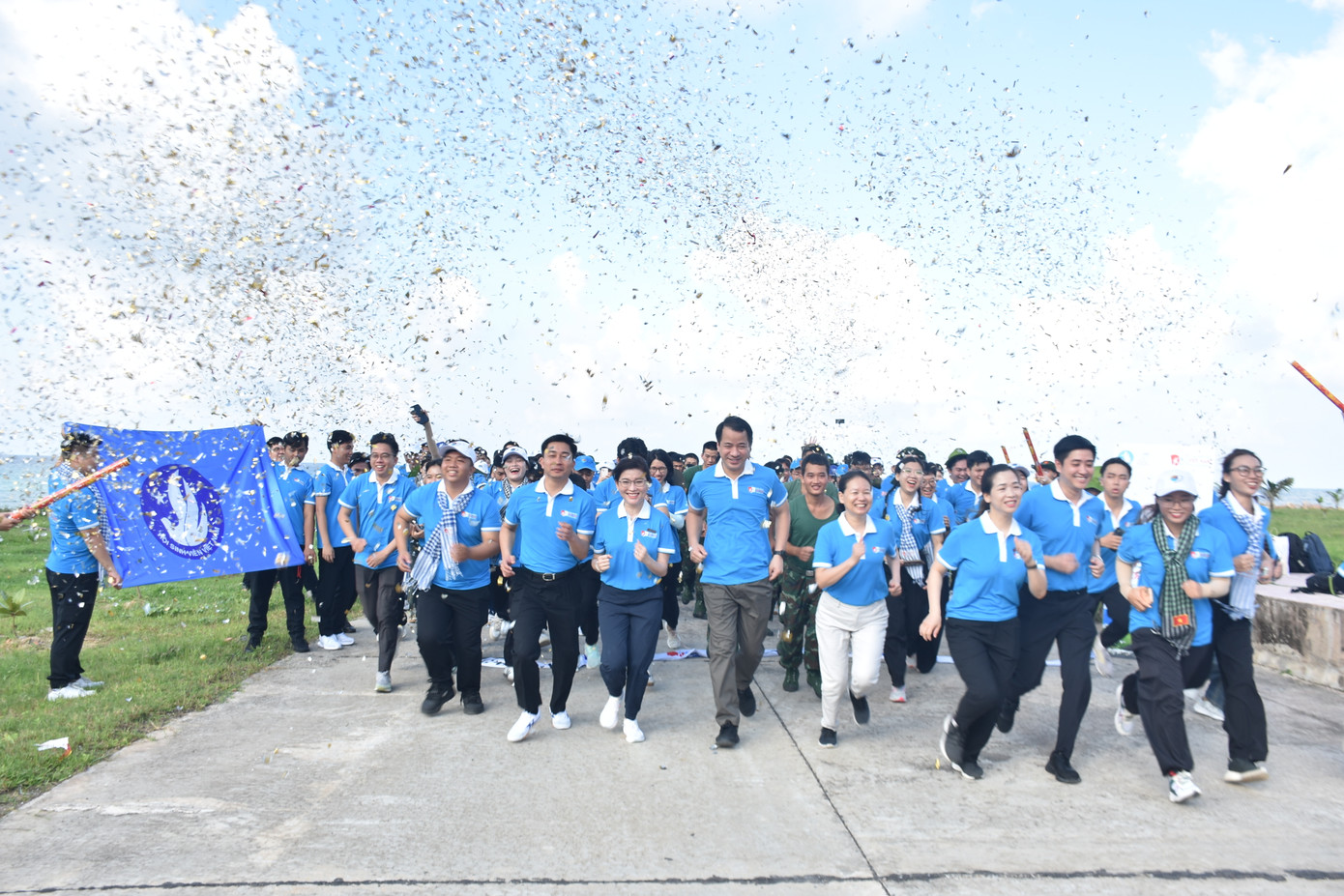 Những bước chạy khẳng định chủ quyền biển, đảo. Những bước chạy khẳng định chủ quyền biển, đảo.