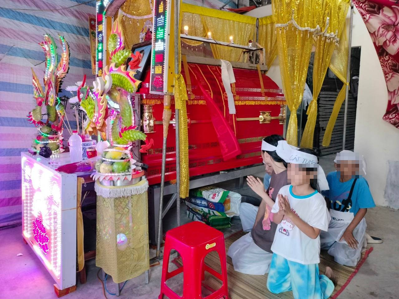 Bị cáo tử tự để lại vợ và 3 đứa con. Bị cáo tử tự để lại vợ và 3 đứa con.