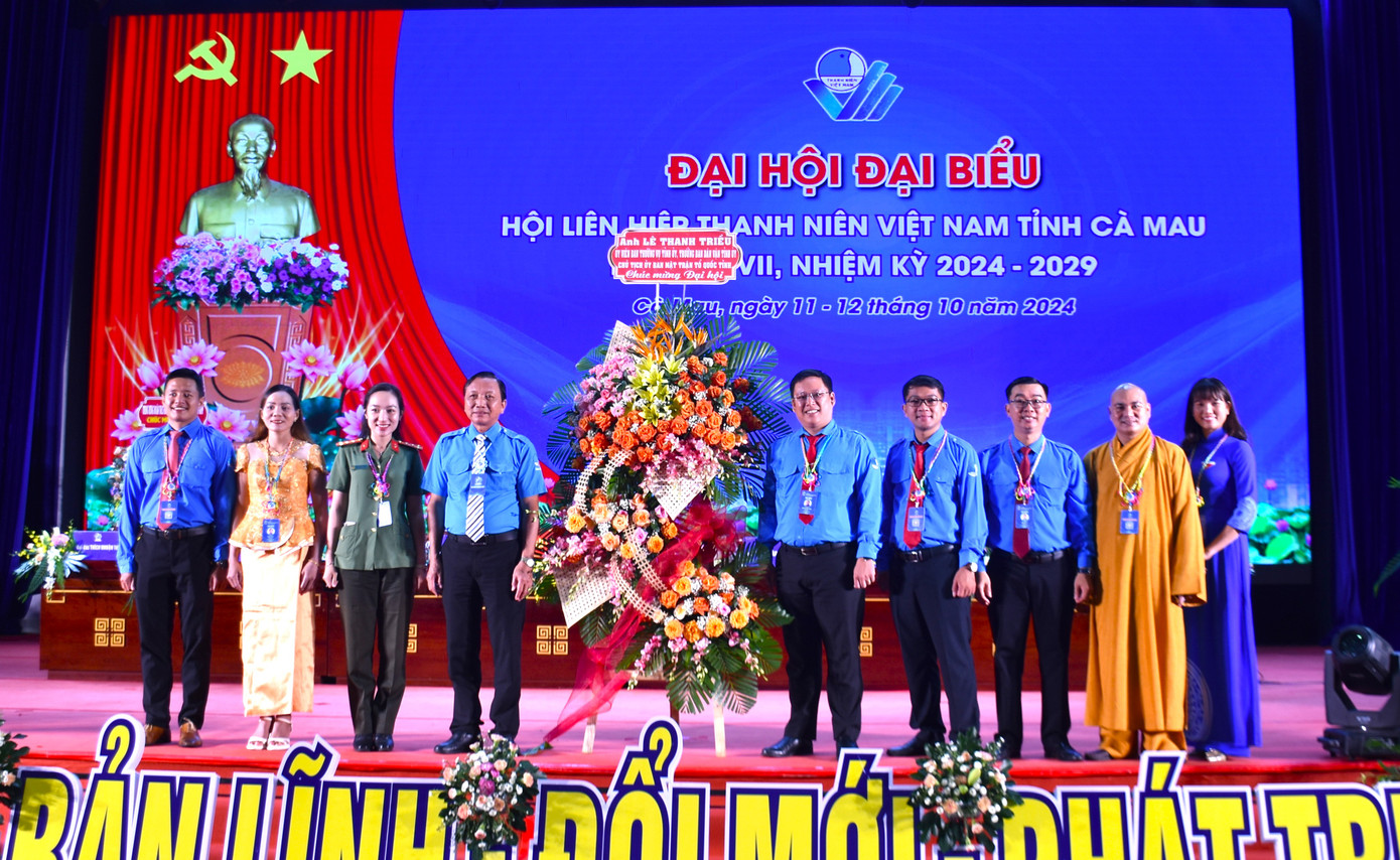 Các đại biểu chụp ảnh lưu niệm tại Đại hội. Các đại biểu chụp ảnh lưu niệm tại Đại hội.