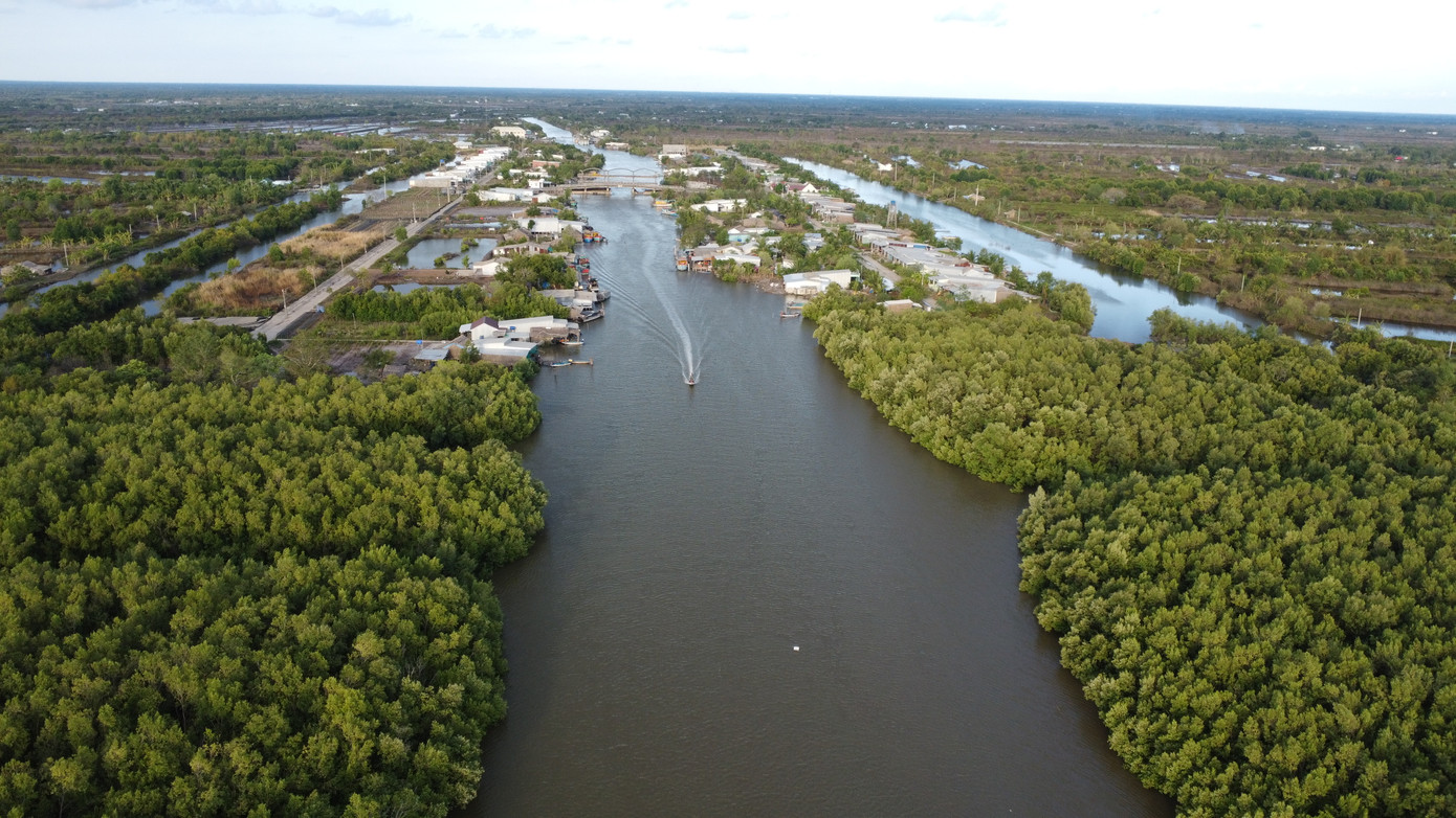 Nghề câu kiều của người dân xóm biển Cái Cám, xã Tân Hải, huyện Phú Tân, tỉnh Cà Mau đã mang về thu nhập cho hơn 100 hộ dân nơi đây. Nghề này được nhiều người cho rằng là một nghệ thuật đánh bắt bởi cách này không cần mồi như câu bình thường. Nghề câu kiều của người dân xóm biển Cái Cám, xã Tân Hải, huyện Phú Tân, tỉnh Cà Mau đã mang về thu nhập cho hơn 100 hộ dân nơi đây. Nghề này được nhiều người cho rằng là một nghệ thuật đánh bắt bởi cách này không cần mồi như câu bình thường.