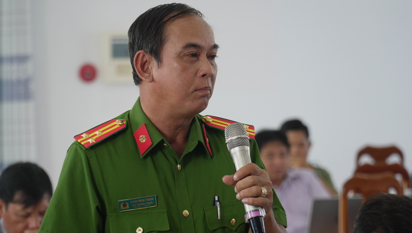 Thượng tá Giang Minh Thành – Phó trưởng phòng Cảnh sát phòng cháy chữa cháy và cứu nạn cứu hộ, Công an tỉnh Cà Mau chia sẻ kinh nghiệm chữa cháy. Thượng tá Giang Minh Thành – Phó trưởng phòng Cảnh sát phòng cháy chữa cháy và cứu nạn cứu hộ, Công an tỉnh Cà Mau chia sẻ kinh nghiệm chữa cháy.