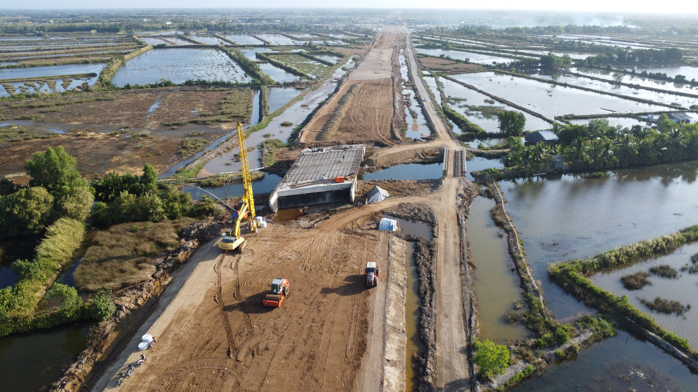 Đoạn cuối cao tốc Bắc - Nam qua địa bàn Cà Mau. Đoạn cuối cao tốc Bắc - Nam qua địa bàn Cà Mau.