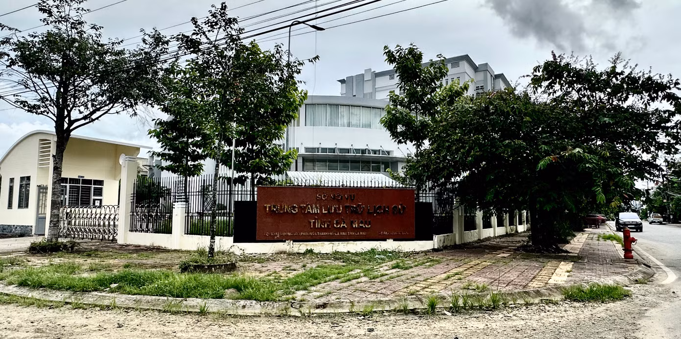 Trung tâm lưu trữ lịch sử tỉnh Cà Mau. Trung tâm lưu trữ lịch sử tỉnh Cà Mau.