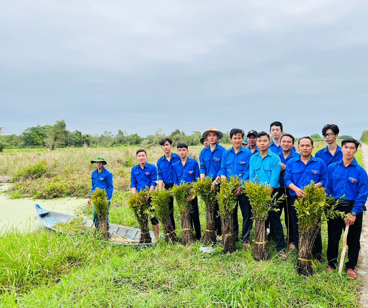 Đoàn viên, thanh niên ra quân trồng 600.000 cây xanh tại U Minh Hạ.