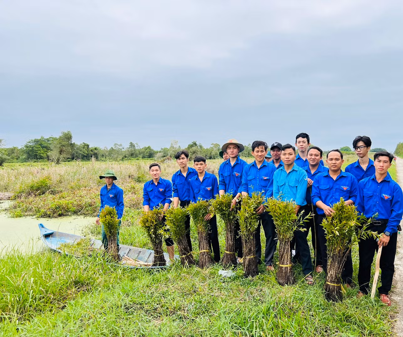 Đoàn viên, thanh niên ra quân trồng 600.000 cây xanh tại U Minh Hạ.