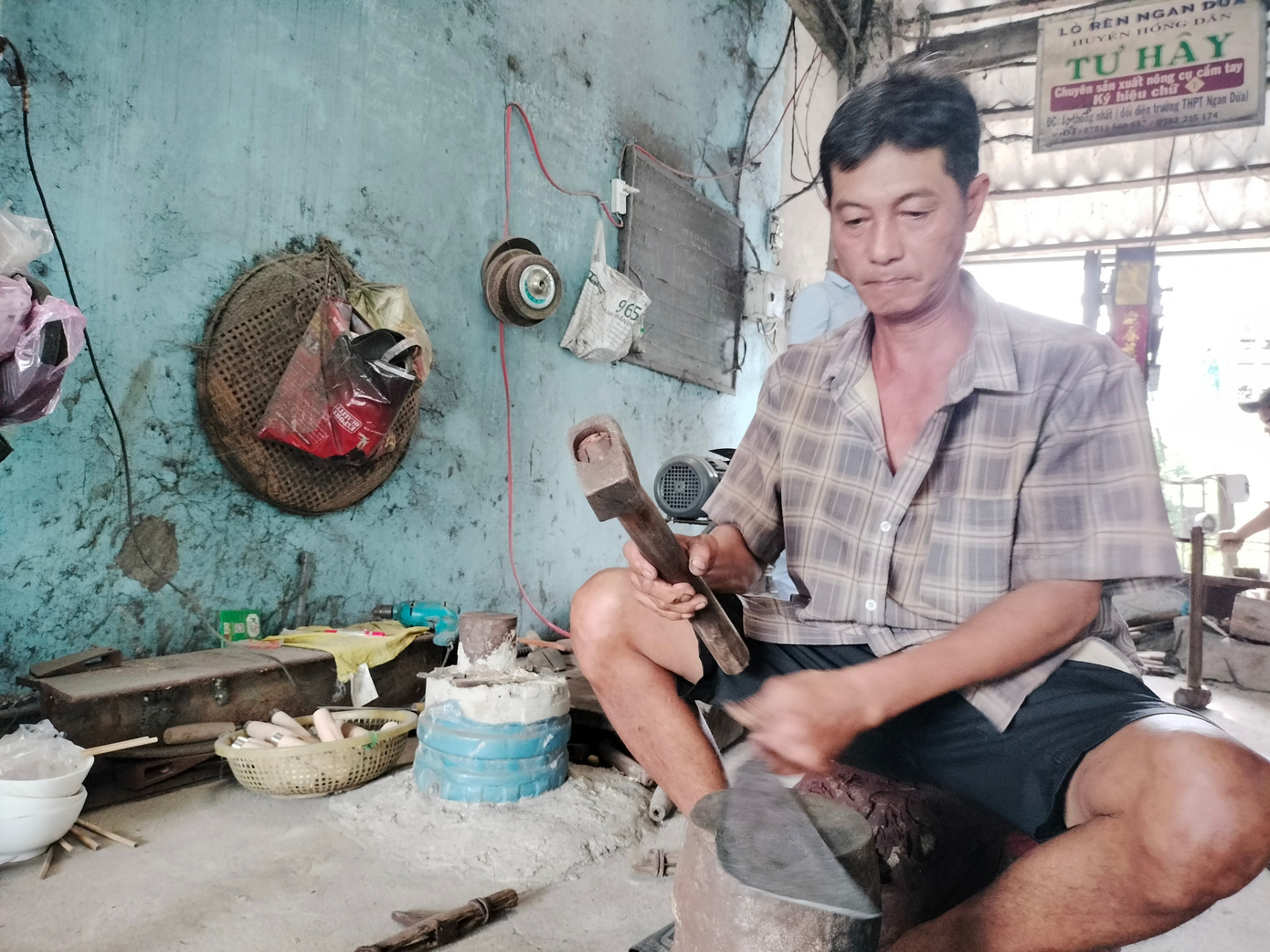 Tuy vẫn còn đó không ít khó khăn, trải biết bao thăng trầm của đời sống nhưng làng nghề rèn ở Ngan Dừa, vẫn được gìn giữ qua bao thế hệ, truyền nghề cho con cháu để nghề của tổ tiên không mai một.