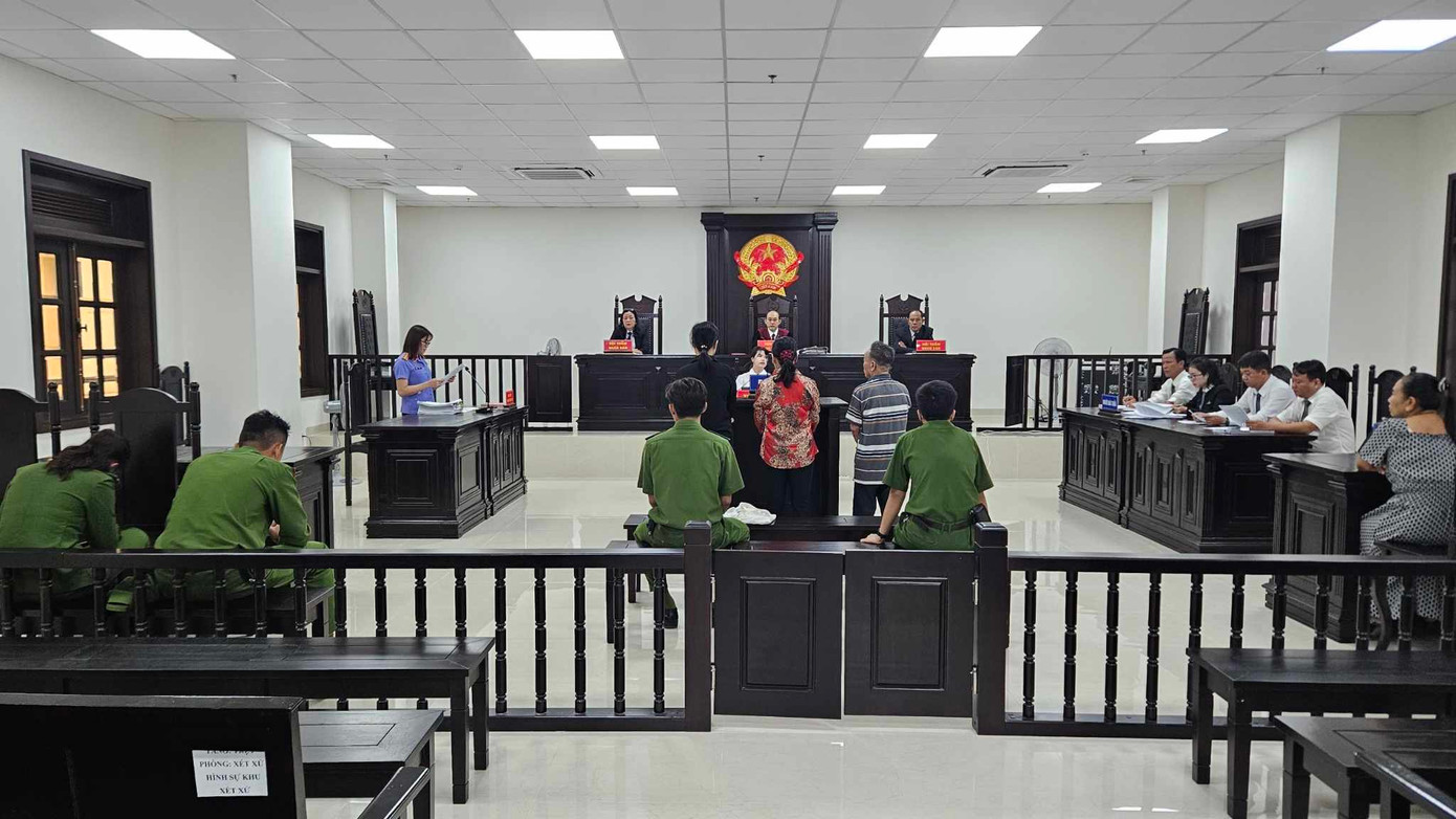 Các bị cáo tại phiên tòa sơ thẩm.