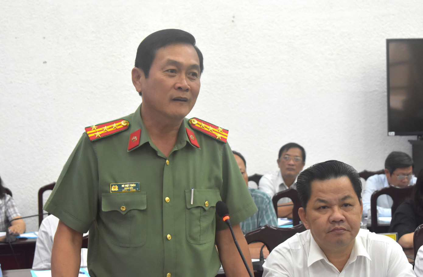 Đại tá Hồ Việt Triều - Giám đốc Công an tỉnh Bạc Liêu trao đổi tại hội nghị cung cấp thông tin định kỳ cho báo chí quý I/2024. Đại tá Hồ Việt Triều - Giám đốc Công an tỉnh Bạc Liêu trao đổi tại hội nghị cung cấp thông tin định kỳ cho báo chí quý I/2024.