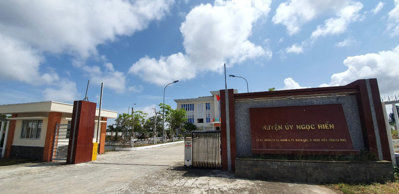 Trụ sở Huyện ủy Ngọc Hiển.