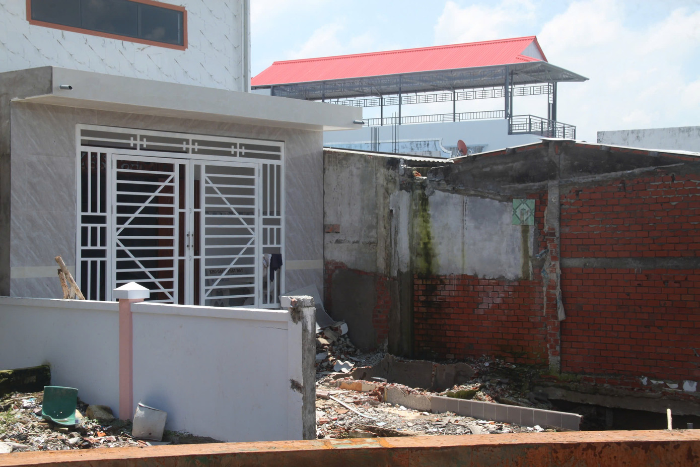 Bạc Liêu công bố tình huống khẩn cấp về sạt lở bờ Nam tuyến kênh xáng Bạc Liêu - Cà Mau. Bạc Liêu công bố tình huống khẩn cấp về sạt lở bờ Nam tuyến kênh xáng Bạc Liêu - Cà Mau.