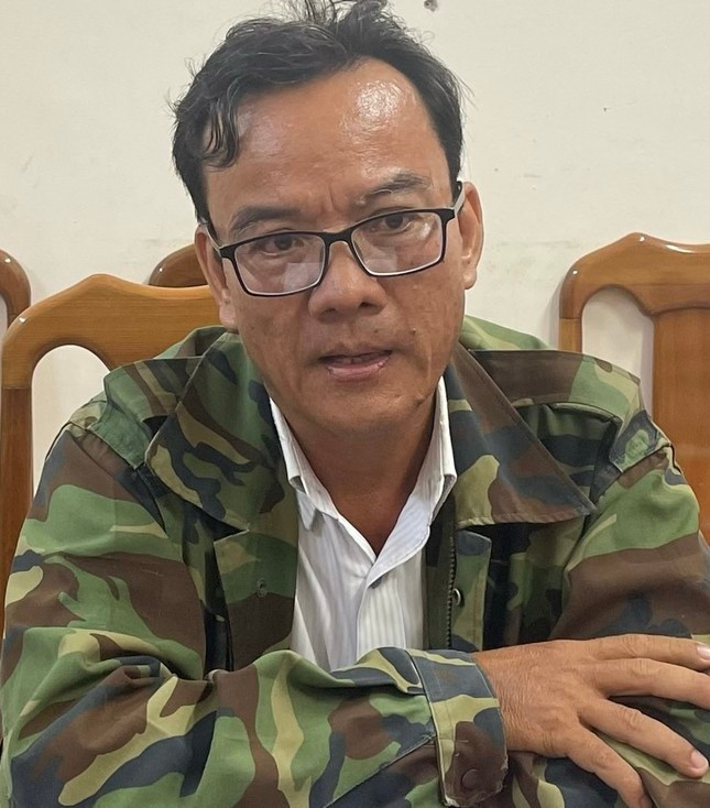 Nguyễn Văn Chánh (53 tuổi) - cựu Trưởng phòng Tài nguyên và Môi trường huyện Phú Tân tại cơ quan công an. Nguyễn Văn Chánh (53 tuổi) - cựu Trưởng phòng Tài nguyên và Môi trường huyện Phú Tân tại cơ quan công an.