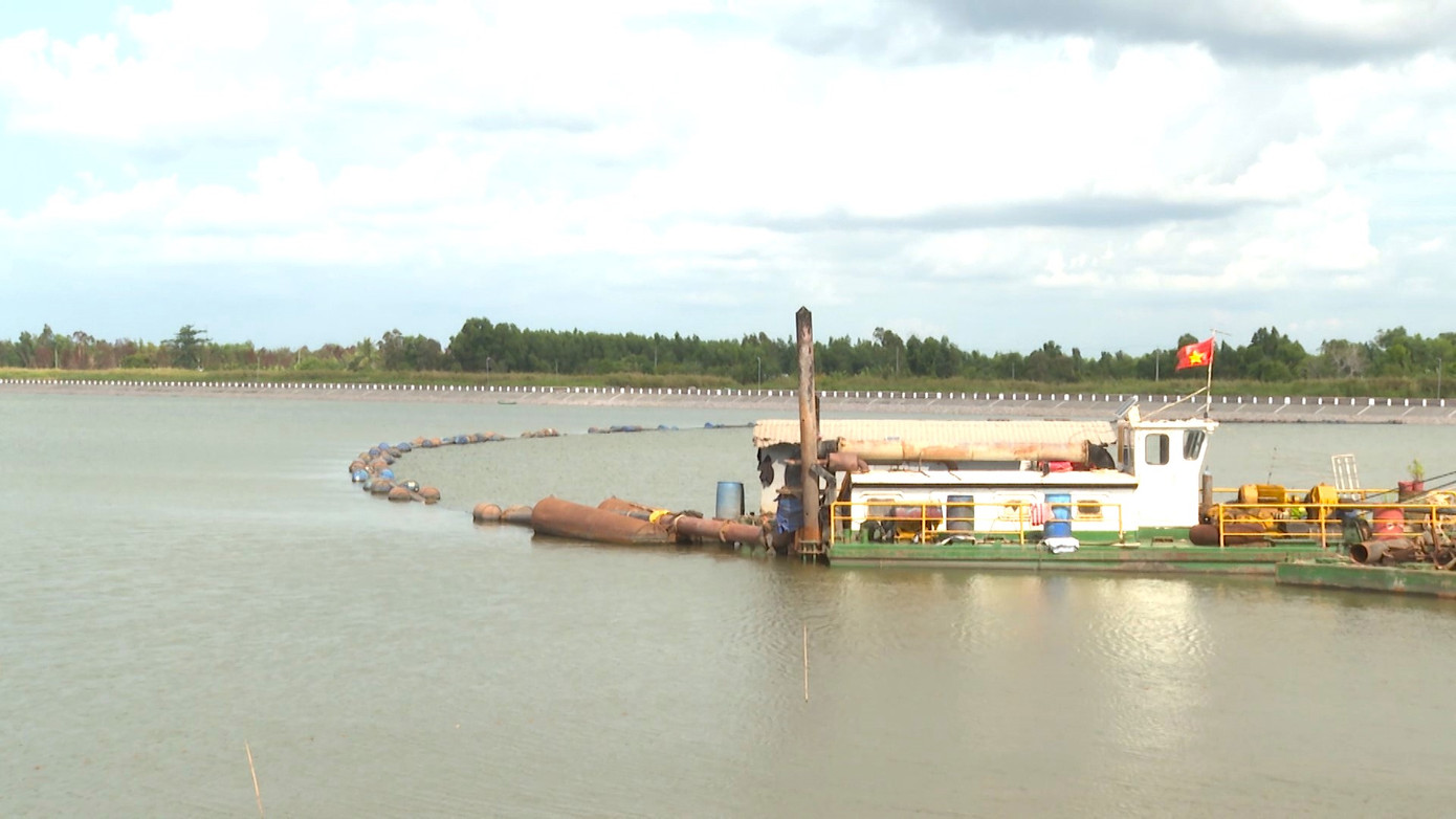 Hồ chứa nước ngọt với kinh phí hơn 248 tỷ đồng tại xã Khánh An, huyện U Minh, tỉnh Cà Mau đã hoàn thành 99% khối lượng xây dựng. Đây là công trình thuộc dự án chống chịu khí hậu bền vững và sinh kế bền vững ĐBSCL (dự án ICRSL).