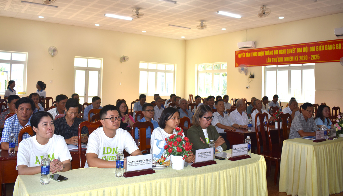 Các đại biểu tham dự buổi lễ. Các đại biểu tham dự buổi lễ.