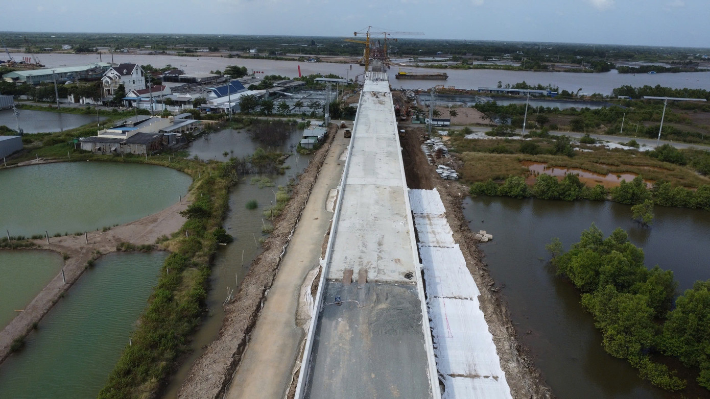 Phần cầu chính dài 770m, mặt cầu rộng 12m, vốn đầu tư hơn 439 tỷ đồng, do Ban Quản lý dự án xây dựng công trình giao thông tỉnh Cà Mau làm chủ đầu tư.