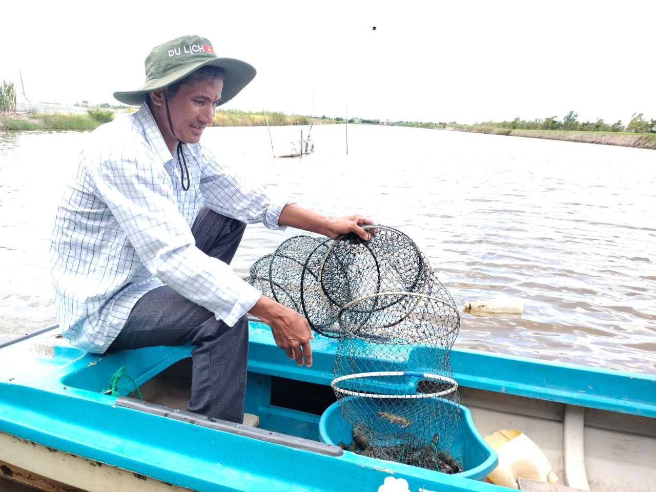 Gia đình ông Võ Văn Được có nguồn thu nhập ổn định nhờ áp dụng mô hình tôm - lúa đạt chứng nhận BAP.