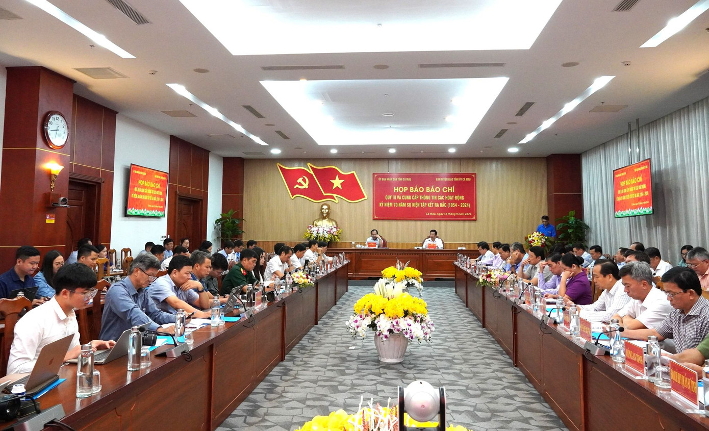 Quang cảnh buổi họp báo. Quang cảnh buổi họp báo.