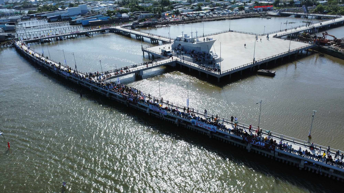 Giải đua năm nay được tổ chức tại địa điểm có ý nghĩa quan trọng về mặt lịch sử, là nơi diễn ra sự kiện chuyến tàu tập kết ra Bắc cách đây 70 năm. Giải đua năm nay được tổ chức tại địa điểm có ý nghĩa quan trọng về mặt lịch sử, là nơi diễn ra sự kiện chuyến tàu tập kết ra Bắc cách đây 70 năm.