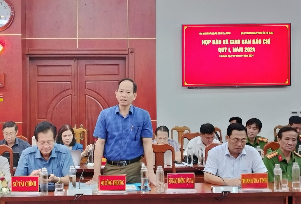 Ông Nguyễn Chí Thiện - Giám đốc Sở Công thương Cà Mau thông tin tại cuộc họp báo quý I/2024.