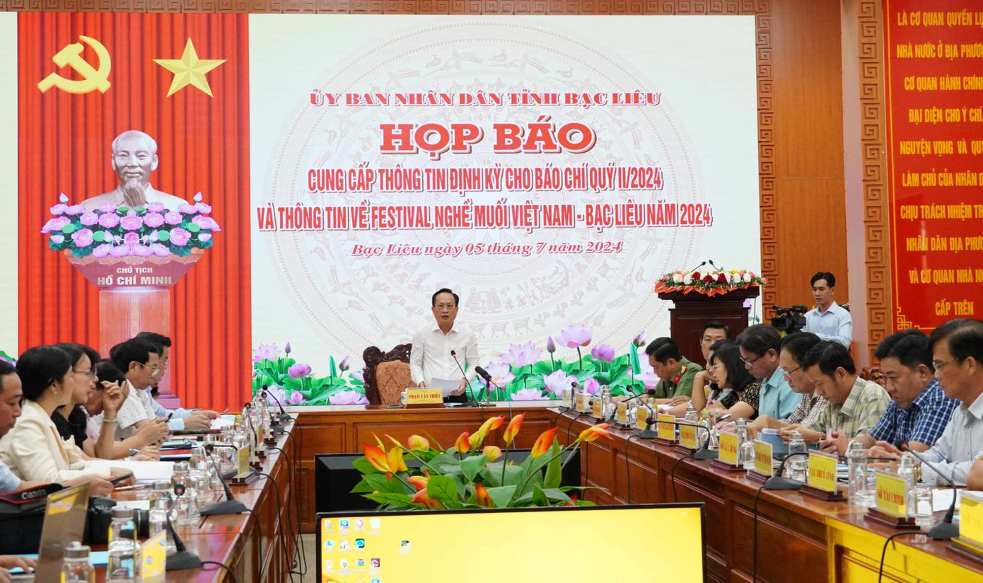 Ông Phạm Văn Thiều, Chủ tịch UBND tỉnh Bạc Liêu chủ trì buổi họp báo quý II.