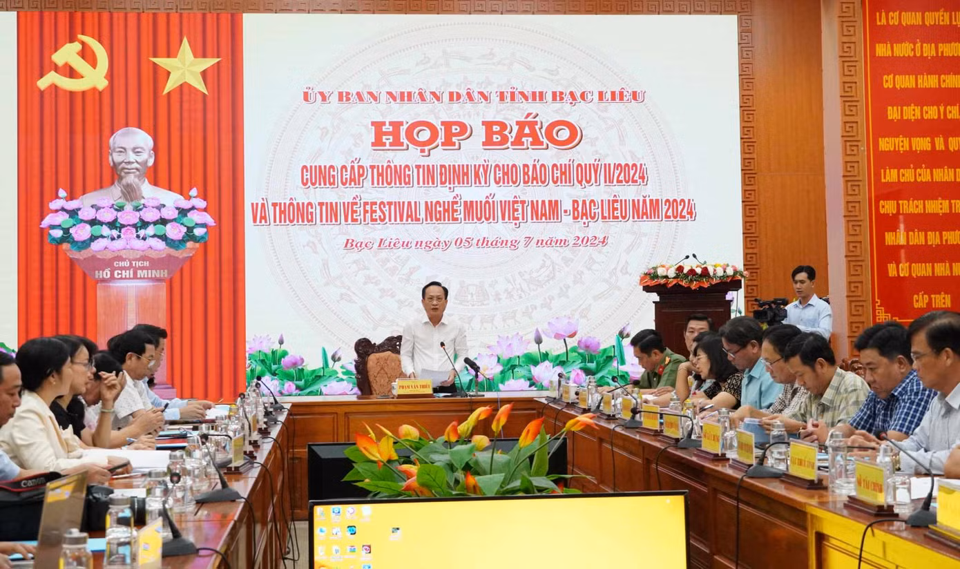 Ông Phạm Văn Thiều, Chủ tịch UBND tỉnh Bạc Liêu chủ trì buổi họp báo quý II.
