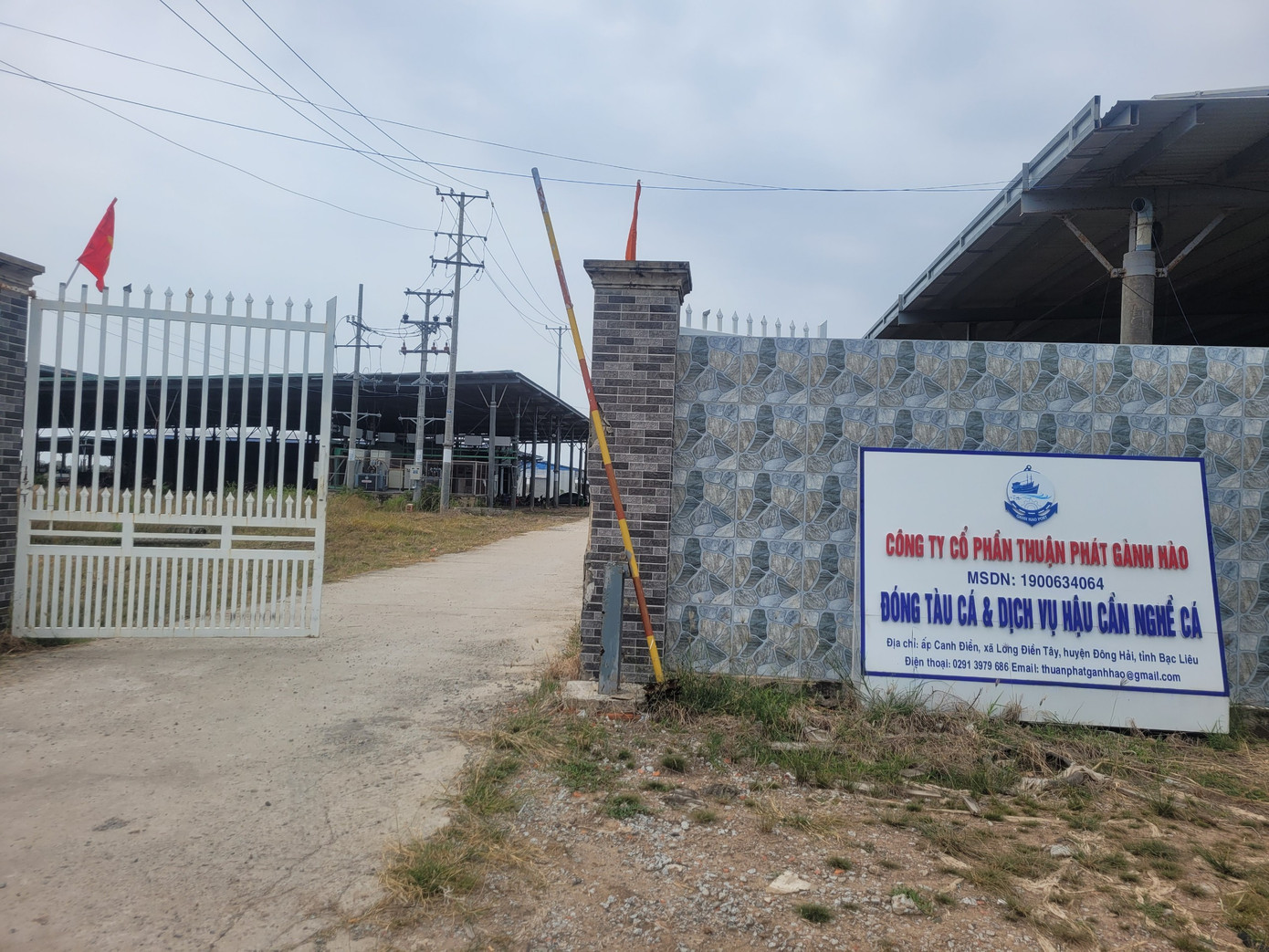 Công ty CP Thuận Phát Gành Hào bị phạt nửa tỷ đồng do vi phạm về đất đai, đầu tư và xây dựng. Công ty CP Thuận Phát Gành Hào bị phạt nửa tỷ đồng do vi phạm về đất đai, đầu tư và xây dựng.