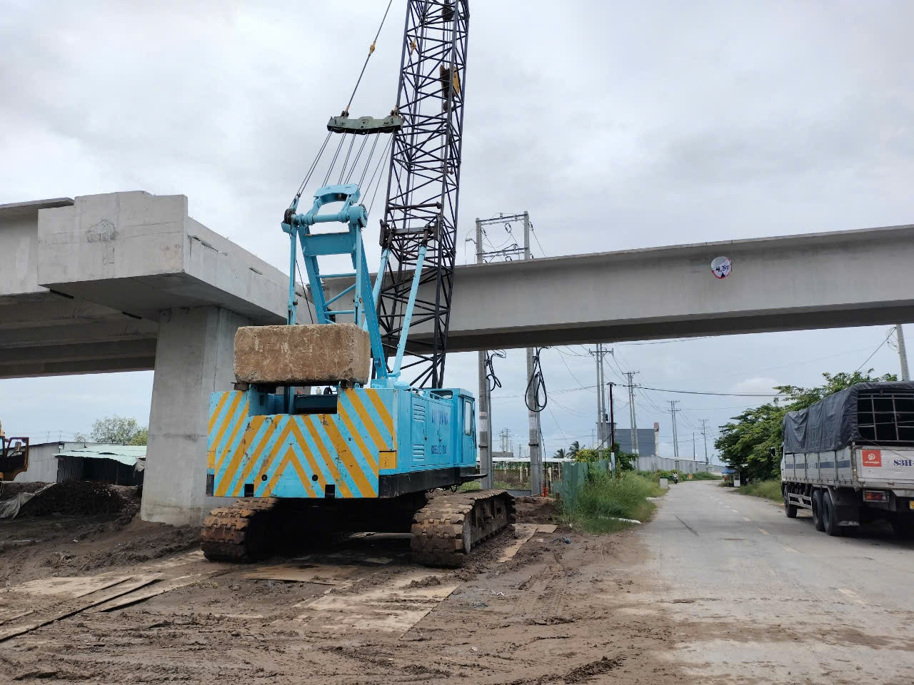 Cầu Gành Hào rộng 12m (phần xe chạy 11m), tổng mức đầu tư trên 650 tỷ đồng. Cầu Gành Hào rộng 12m (phần xe chạy 11m), tổng mức đầu tư trên 650 tỷ đồng.