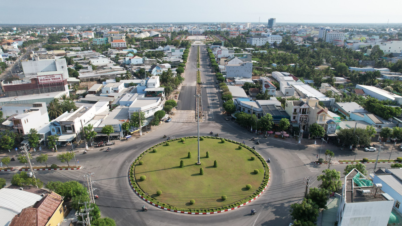 Tuyến đường được thông suốt tạo mỹ quan đô thị, mang lại diện mạo mới cho Thành phố Bạc Liêu. Ảnh: V.Đ. Tuyến đường được thông suốt tạo mỹ quan đô thị, mang lại diện mạo mới cho Thành phố Bạc Liêu. Ảnh: V.Đ.