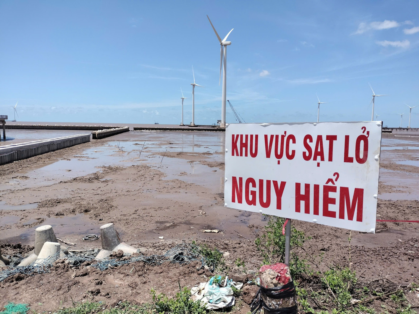 Ngành chức năng Bạc Liêu đặt biển cảnh báo sạt lở đê biển Đông đoạn qua TP. Bạc Liêu. Ngành chức năng Bạc Liêu đặt biển cảnh báo sạt lở đê biển Đông đoạn qua TP. Bạc Liêu.