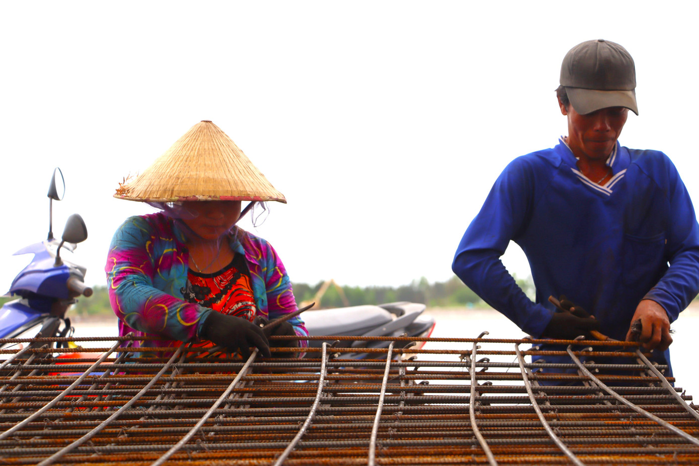 Ông Nguyễn Văn Năm (73 tuổi, ngụ huyện U Minh, tỉnh Cà Mau) phấn khởi nói: “Khi hồ nước ngọt vận hành, tôi và nhiều hộ lân cận sẽ không còn phải lo cảnh thiếu nước sạch sinh hoạt trong những tháng cao điểm mùa khô”.