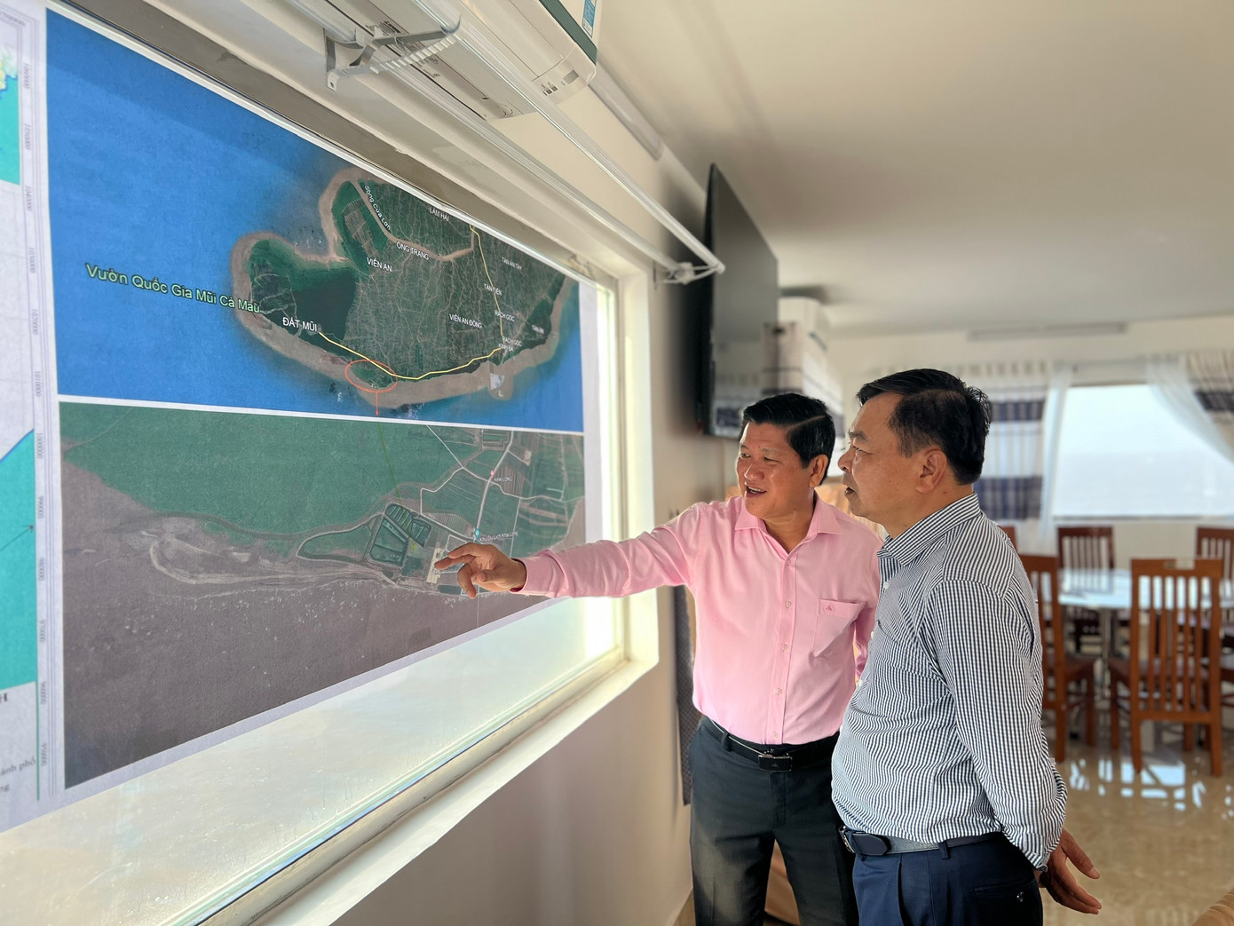 Thứ trưởng Nguyễn Hoàng Hiệp cho rằng, câu chuyện xã hội hoá làm kè biển ở Khai Long là cách làm hay, sáng tạo. Thứ trưởng Nguyễn Hoàng Hiệp cho rằng, câu chuyện xã hội hoá làm kè biển ở Khai Long là cách làm hay, sáng tạo.