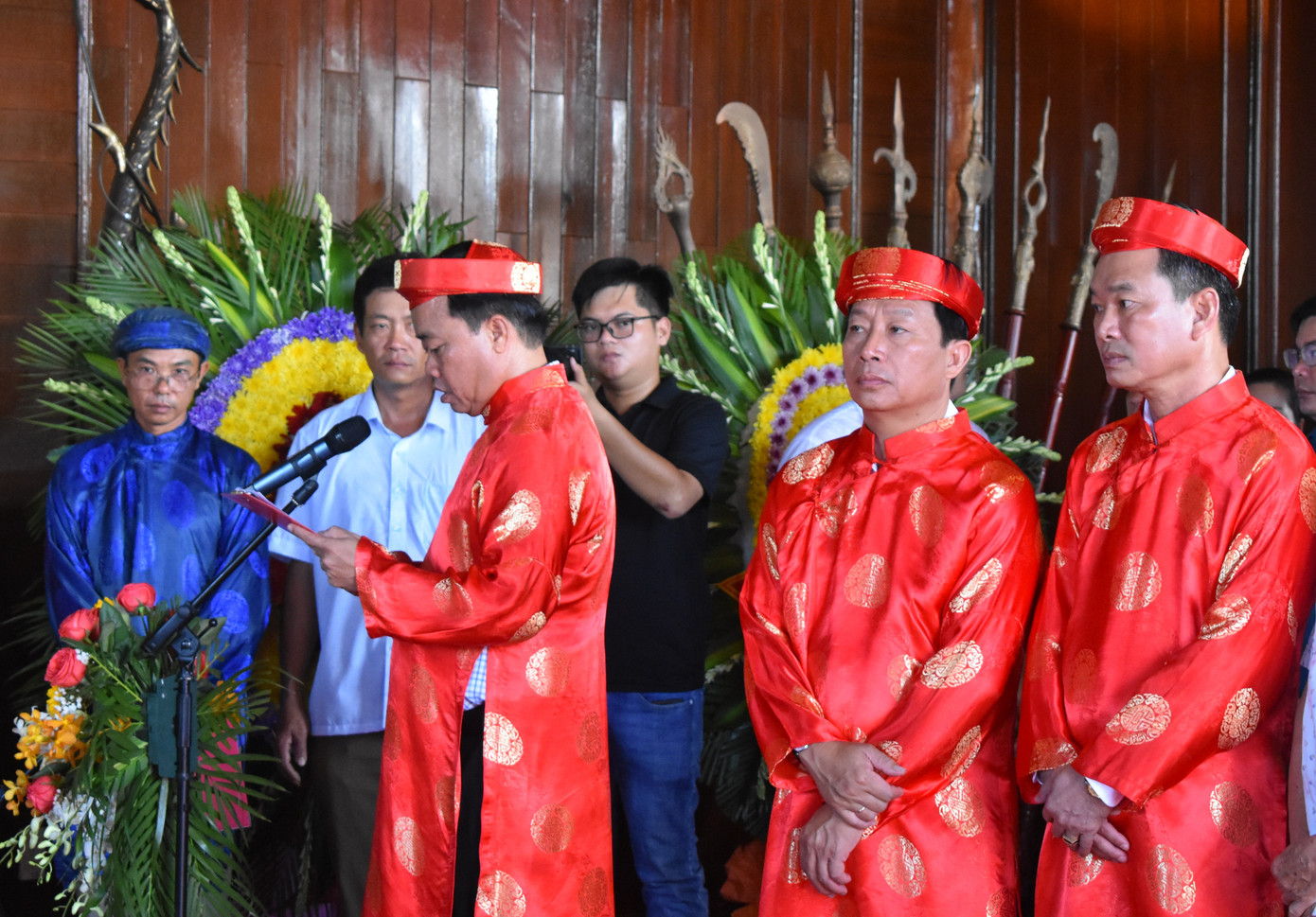 Ông Huỳnh Quốc Việt - chủ tịch UBND tỉnh Cà Mau - phát biểu tri ân công đức các Vua Hùng. Ông Huỳnh Quốc Việt - chủ tịch UBND tỉnh Cà Mau - phát biểu tri ân công đức các Vua Hùng.