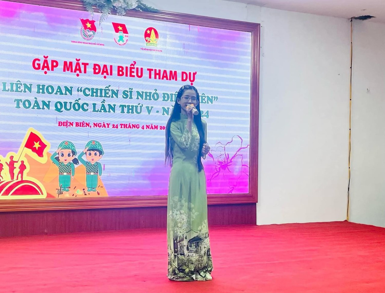 Mong muốn của Đan được theo con đường nghệ thuật để quảng bá văn hóa Việt. Mong muốn của Đan được theo con đường nghệ thuật để quảng bá văn hóa Việt.