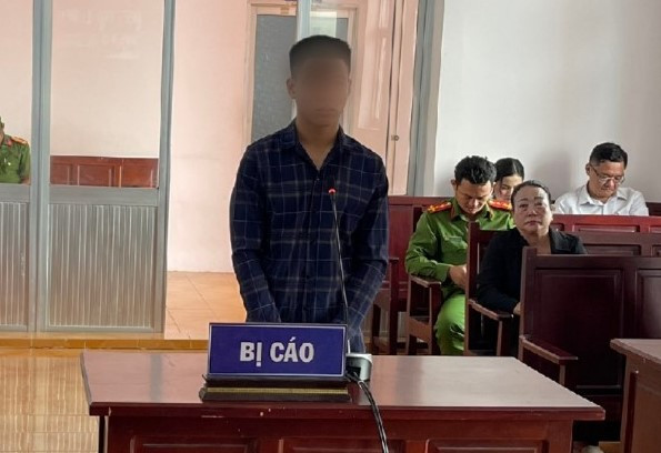 Linh tại phiên tòa sơ thẩm. Linh tại phiên tòa sơ thẩm.