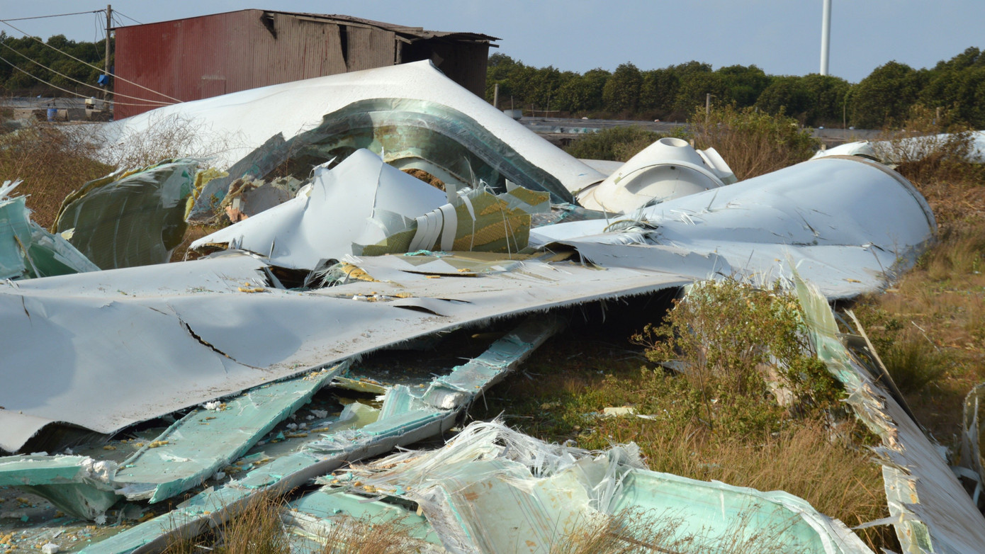 Sự cố rơi cánh quạt điện gió ở Bạc Liêu.