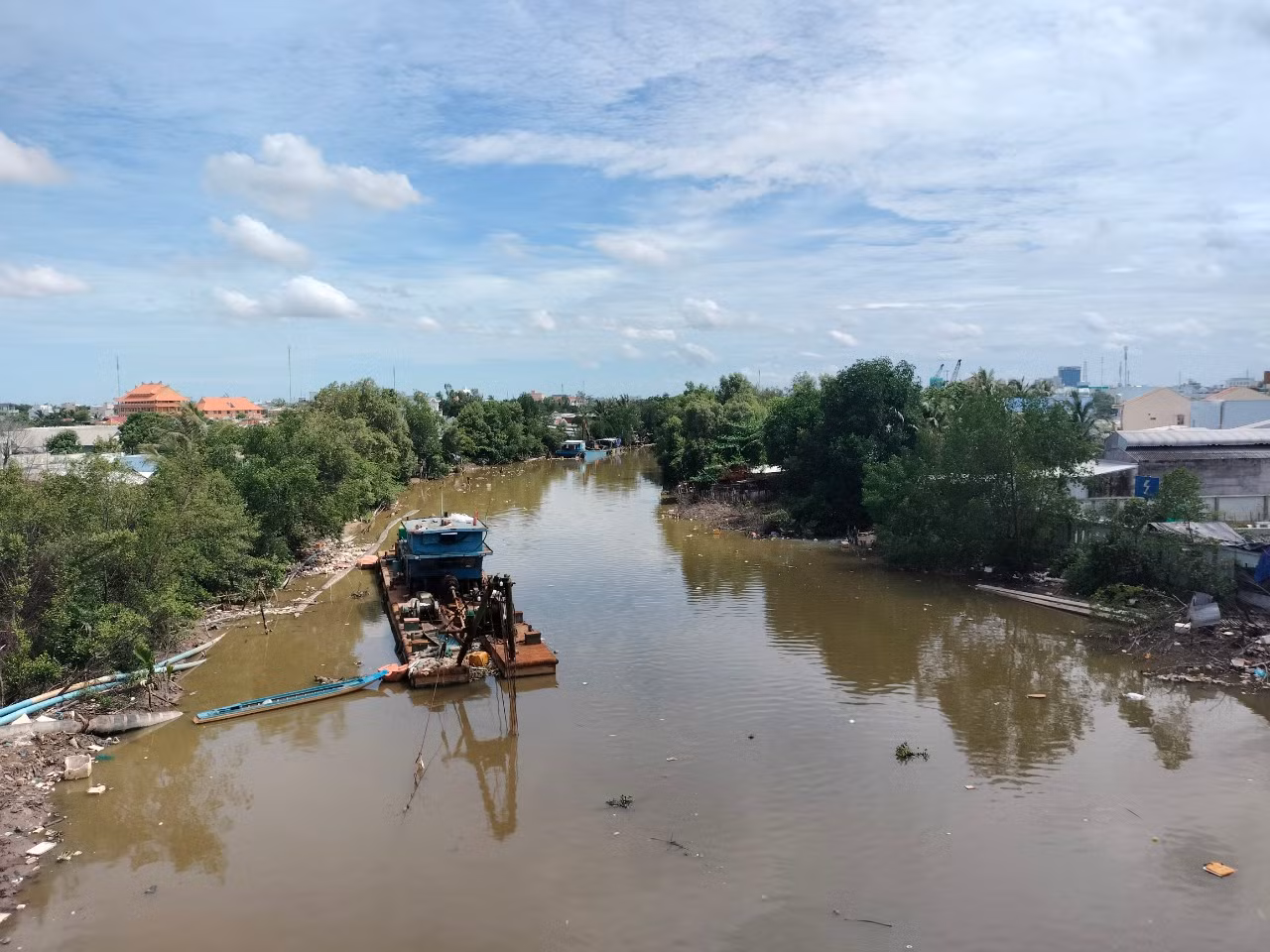 Đoạn sông Cà Mau - Bạc Liêu bị sạt lở do nạo vét.