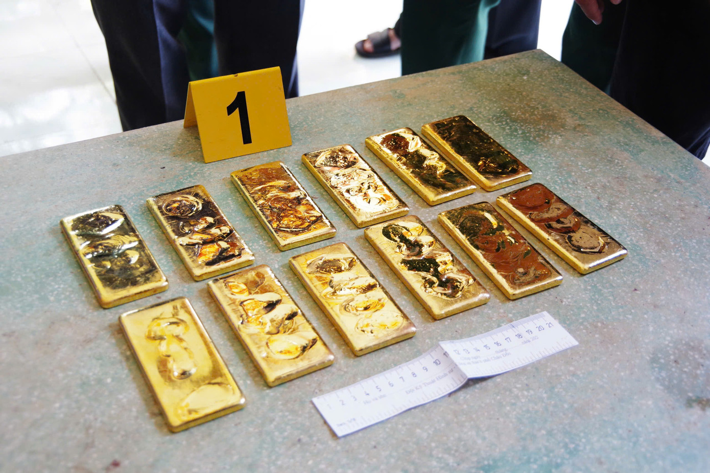 Tang vật trong vụ vận chuyển vàng trái phép qua biên giới. Tang vật trong vụ vận chuyển vàng trái phép qua biên giới.