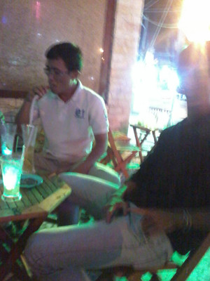 Chìm đắm trong khói shisha. Ảnh: Gia Huy. Chìm đắm trong khói shisha. Ảnh: Gia Huy