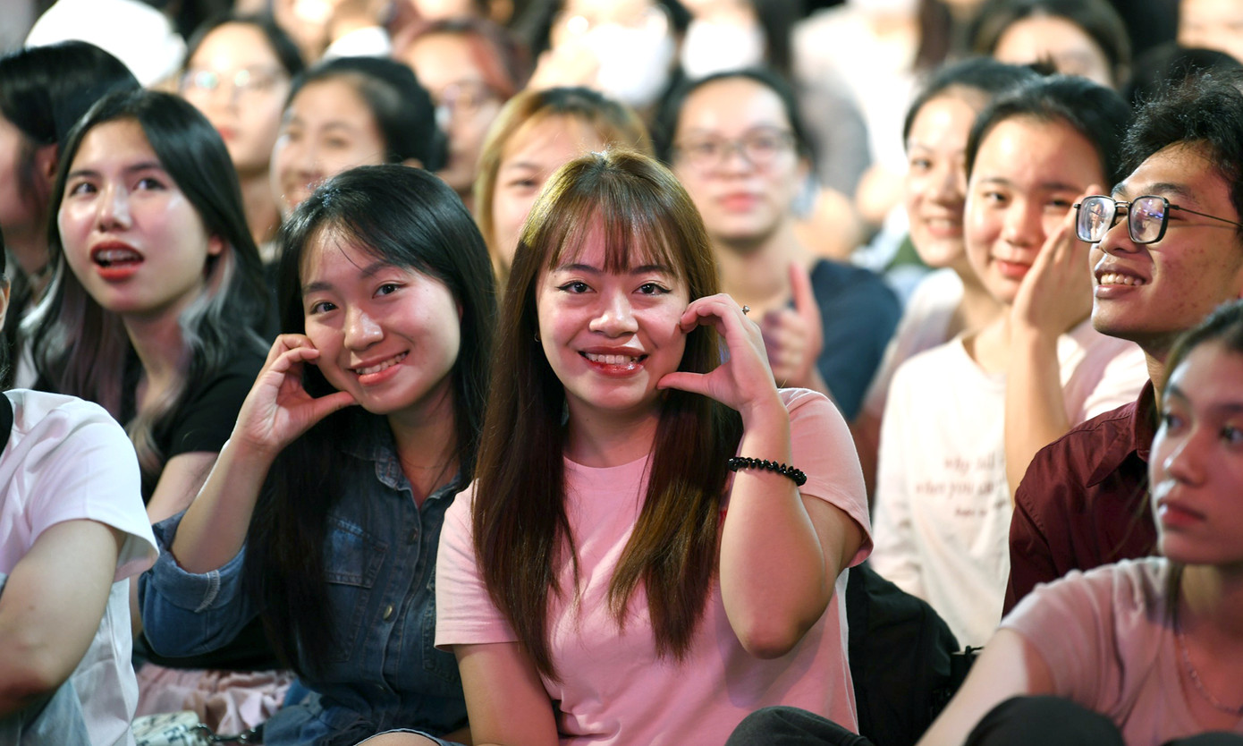 Cùng ngắm một số hình ảnh về nét xinh tươi, rạng rỡ của khán giả trẻ khi đến với Ngày Thẻ Việt Nam - 'Sóng Festival' 2023.