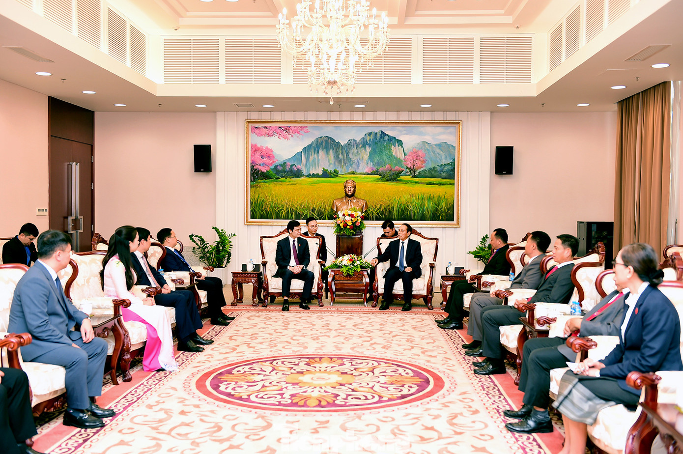 Bí thư thứ nhất T.Ư Đoàn Bùi Quang Huy và đoàn đại biểu cấp cao T.Ư Đoàn TNCS Hồ Chí Minh tiếp kiến Ủy viên Bộ Chính trị, Thường trực Ban Bí thư T.Ư Đảng NDCM Lào, Phó Chủ tịch nước CHDCND Lào Bounthong Chitmany. Ảnh: Xuân Tùng Bí thư thứ nhất T.Ư Đoàn Bùi Quang Huy và đoàn đại biểu cấp cao T.Ư Đoàn TNCS Hồ Chí Minh tiếp kiến Ủy viên Bộ Chính trị, Thường trực Ban Bí thư T.Ư Đảng NDCM Lào, Phó Chủ tịch nước CHDCND Lào Bounthong Chitmany. Ảnh: Xuân Tùng