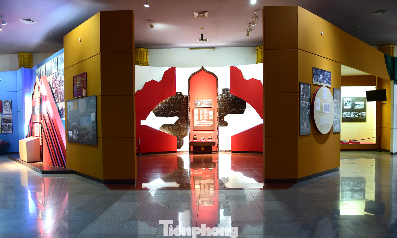 Trong khuôn hoạt động chương trình Gặp gỡ hữu nghị Thanh niên Việt Nam - Lào 2023, đoàn đại biểu Việt Nam do anh Trần Văn Đông - Ủy viên Ban Thường vụ T.Ư Đoàn, Trưởng Ban Kiểm tra T.Ư Đoàn, Phó Chủ nhiệm Ủy ban Kiểm tra T.Ư Đoàn làm trưởng đoàn đã tham quan Bảo tàng Chủ tịch Kaysone Phomvihane.