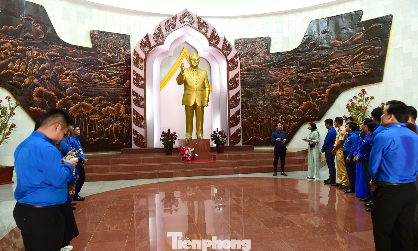 Trong khuôn hoạt động chương trình Gặp gỡ hữu nghị Thanh niên Việt Nam - Lào 2023, đoàn đại biểu Việt Nam do anh Trần Văn Đông - Ủy viên Ban Thường vụ T.Ư Đoàn, Trưởng Ban Kiểm tra T.Ư Đoàn, Phó Chủ nhiệm Ủy ban Kiểm tra T.Ư Đoàn làm trưởng đoàn đã tham quan Bảo tàng Chủ tịch Kaysone Phomvihane.