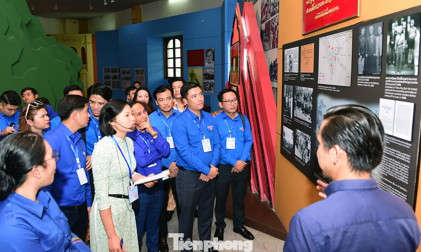 Tại đây, các đại biểu thanh niên Việt Nam đã có dịp hiểu thêm về thân thế, sự nghiệp cách mạng của Chủ tịch Kaysone Phomvihane; về tình đoàn kết và sự hợp tác chặt chẽ, gắn bó keo sơn giữa cách mạng Lào và Việt Nam.