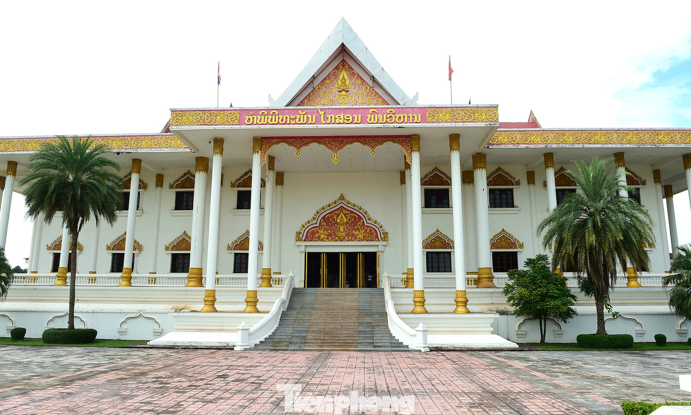 Trong khuôn hoạt động chương trình Gặp gỡ hữu nghị Thanh niên Việt Nam - Lào 2023, đoàn đại biểu Việt Nam do anh Trần Văn Đông - Ủy viên Ban Thường vụ T.Ư Đoàn, Trưởng Ban Kiểm tra T.Ư Đoàn, Phó Chủ nhiệm Ủy ban Kiểm tra T.Ư Đoàn làm trưởng đoàn đã tham quan Bảo tàng Chủ tịch Kaysone Phomvihane.