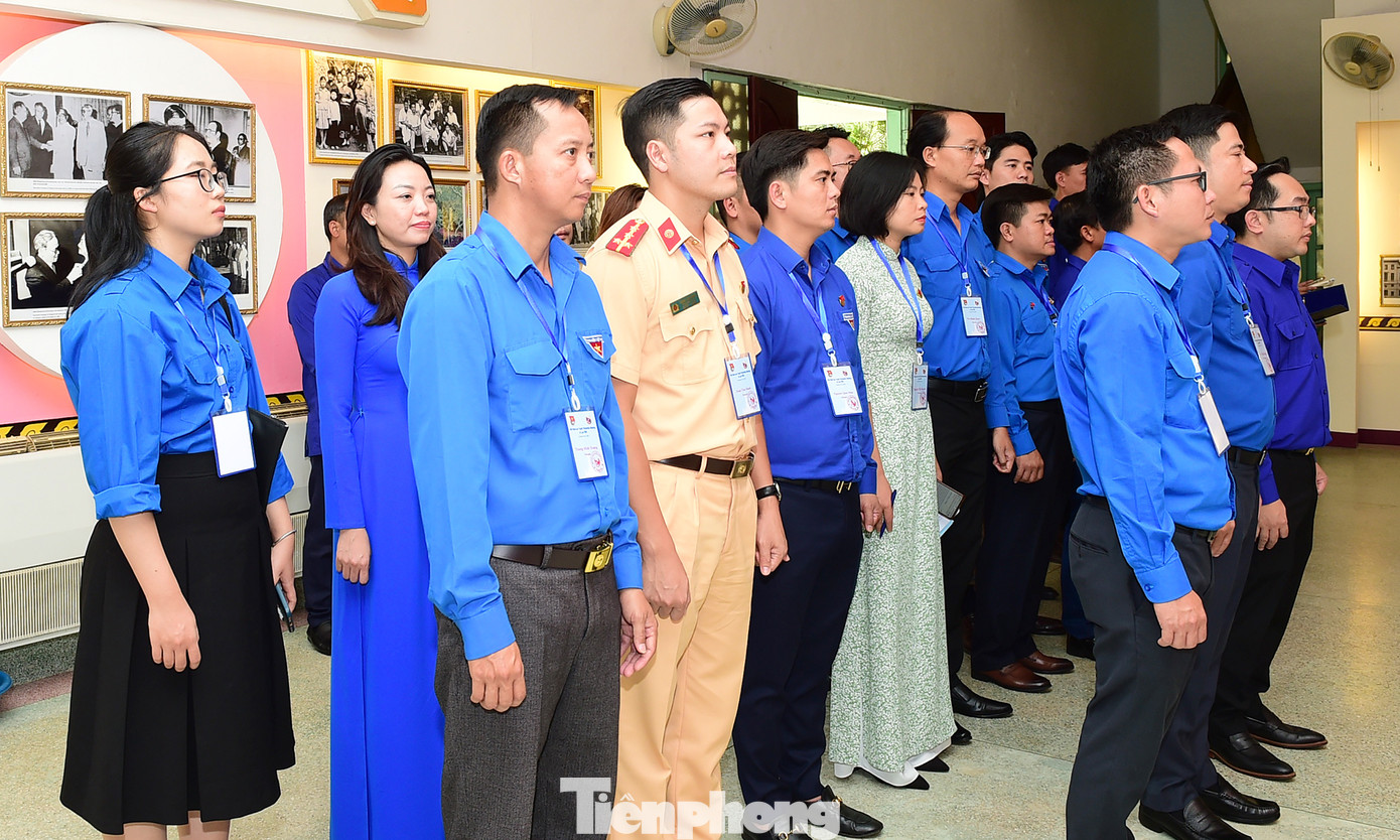 Tiếp đó, đoàn đại biểu chương trình Gặp gỡ hữu nghị thanh niên Việt Nam - Lào 2023 cũng đã đến thăm Nhà lưu niệm Hoàng thân Souphanouvong - Chủ tịch nước đầu tiên của nước Cộng hòa dân chủ nhân dân Lào.