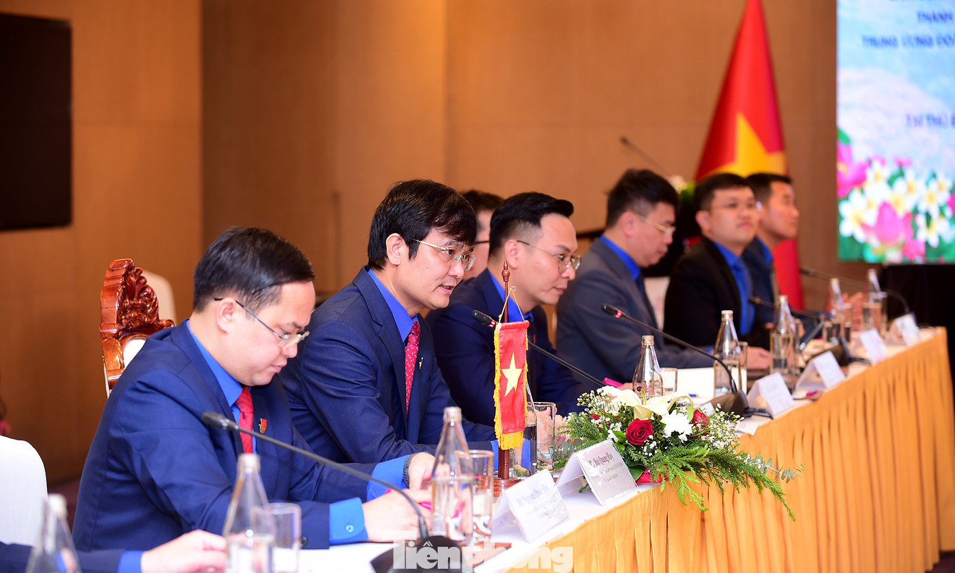 Anh Bùi Quang Huy và anh Monexay Laomoaxong trao đổi thông tin tại hội đàm. Ảnh: Xuân Tùng Anh Bùi Quang Huy và anh Monexay Laomoaxong trao đổi thông tin tại hội đàm. Ảnh: Xuân Tùng